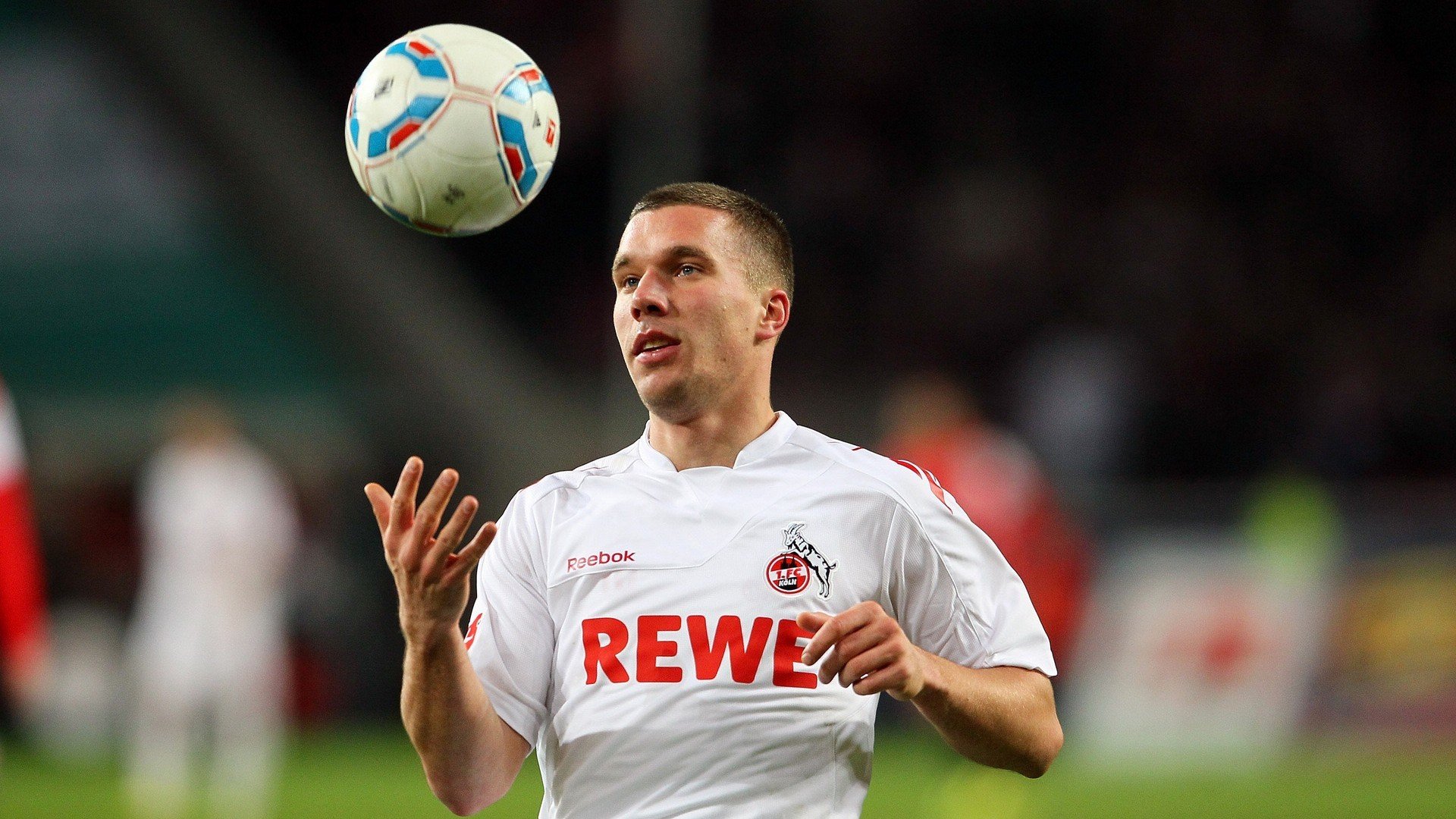 跨界统治日，当76人碾压黄蜂，欧文在德甲赛场接管冠军之战