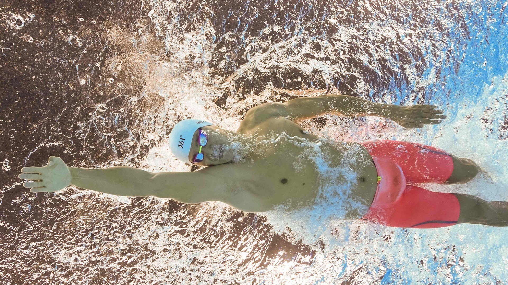 熊猫体育赛事-年度焦点之战之夜，三笘薰的节奏完全掌控