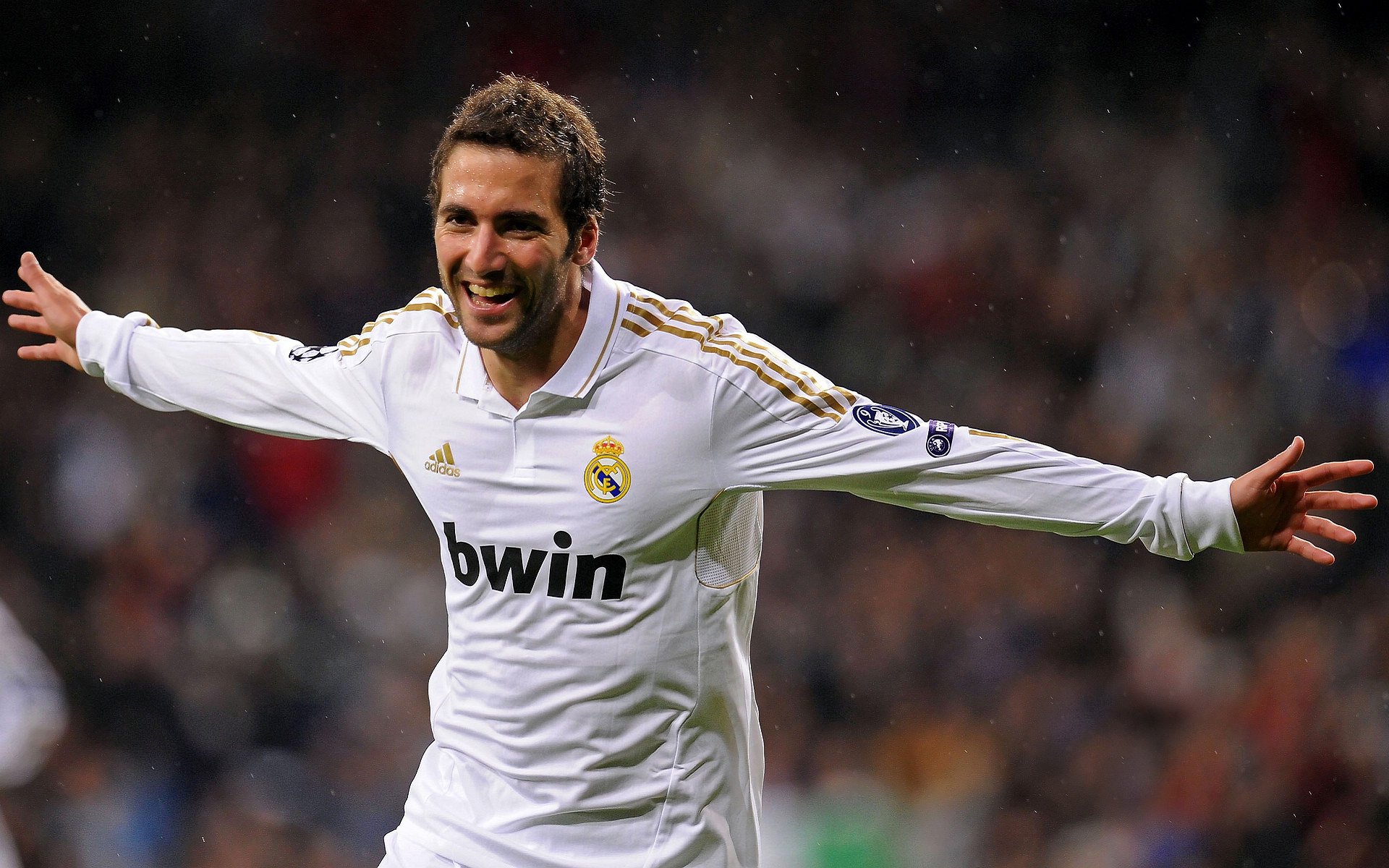 熊猫体育官方-绿茵场与乒乓台的双重奏，法国铁骑碾压三狮，梁靖崑上演逆转高光